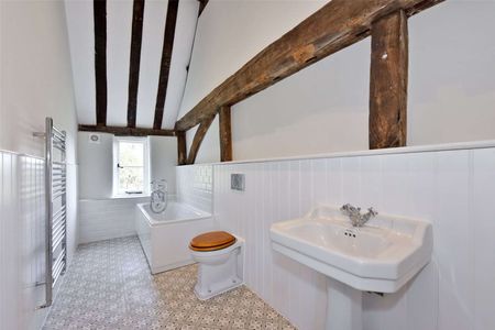 A beautifully refurbished Grade II listed home in rural setting - Photo 2