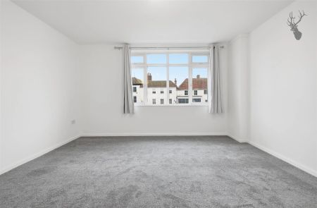 1 Bedroom Flat - Above Shop - Photo 2