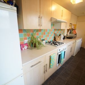 4 bed ad - 8 Mettham Street, NG7 1SH, NOTTINGHAM - Photo 2