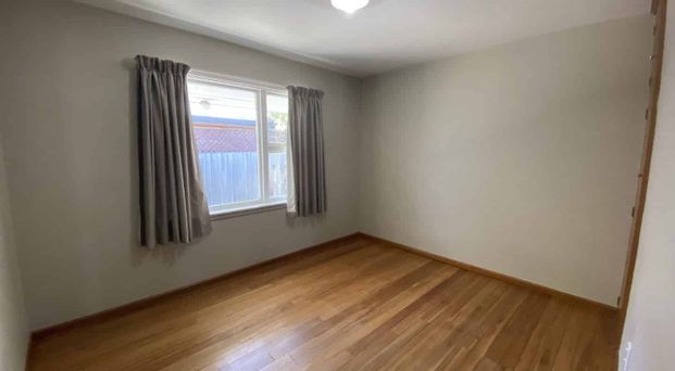 Cute, cosy and central - Photo 1