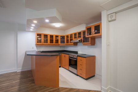 3545 Cote-des-Neiges Road - Photo 2