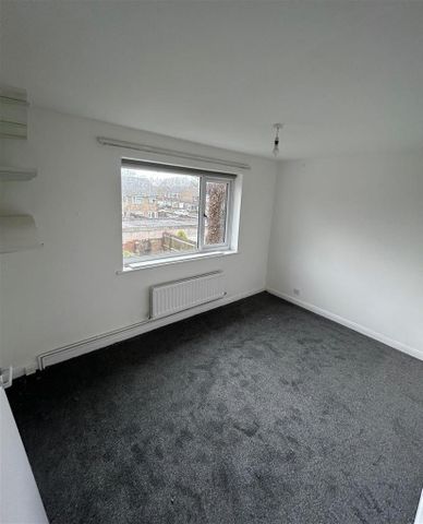 2 bedroom end of terrace house to rent - Photo 3