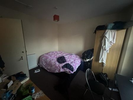 5 bedroom semi-detached house to rent - Photo 2