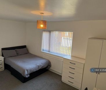 1 bedroom in a house share to rent - Photo 3