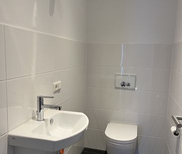 Moderne Neubauwohnung mit Loggia, Terrasse und Garten – inkl. TG-St... - Photo 6