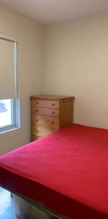 Downtown Toronto, College/Bathurst room+private Bathroom 1200/Month - Photo 1