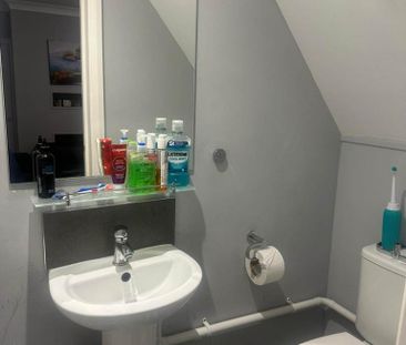 1 bedroom in a house share to rent - Photo 6