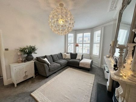 Selborne Road BN3 3AL 2 bedroom flat to rent - Photo 2