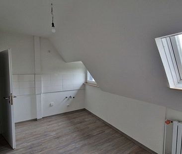 Wohn(t)raum: günstige 1,5-Zimmer-Dachgeschosswohnung in modernisiertem 3-Familienhaus - Foto 4