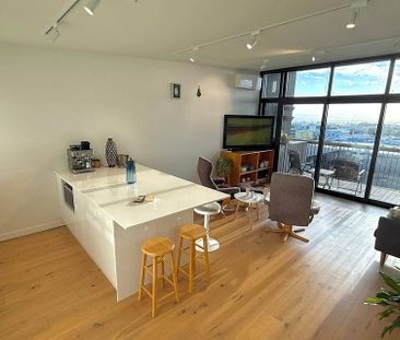 Modern City Fringe 2-BR Apt w Parking & Views - Photo 3