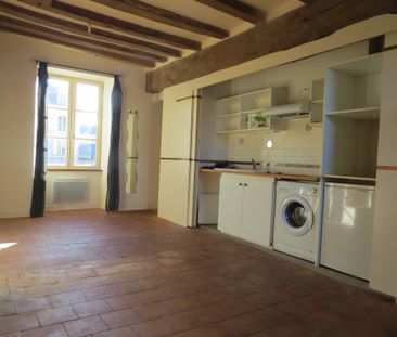 Location Appartement 2 pièces 33m² SABLE SUR SARTHE 72300 - Photo 2