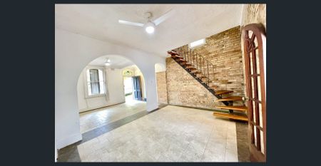 Charming Two-Bedroom Terrace - Photo 2