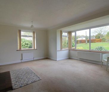3 bedroom detached bungalow to rent - Photo 1