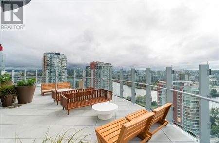 682 87 NELSON STREET, Vancouver, British Columbia - Photo 5