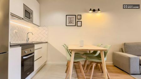 2-bedroom apartment for rent in El Raval - Photo 4
