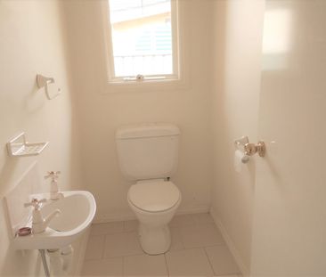 10 The Ridge, Knoxfield, Vic 3180 - Photo 1