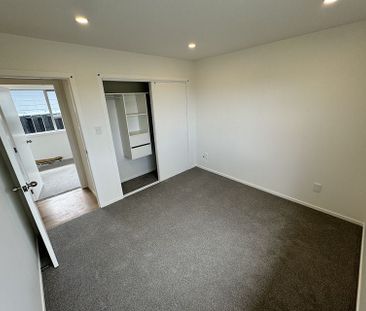 Fully renovated 4bedroom home. Move in March! - Photo 3