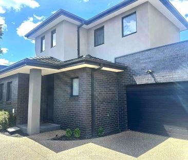 “Sunlit Spaces and Effortless Style!” - Photo 4