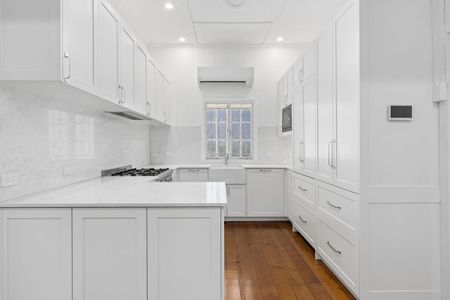 The ultimate family home with pool, premium appliances and exceptional lifestyle - Photo 4