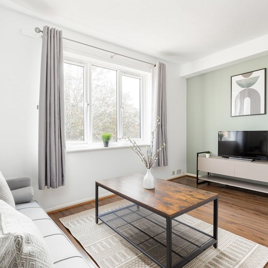 1 Bed Flat, Goodwin Close, SE16 - Photo 1