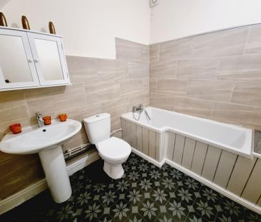 3 bedroom terraced house to rent - Photo 6