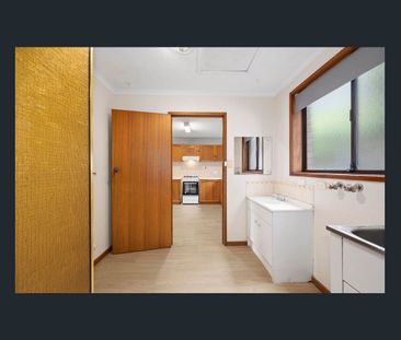 Fantastic Two-Bedroom Townhouse: Quiet, Central Pocket - Photo 5