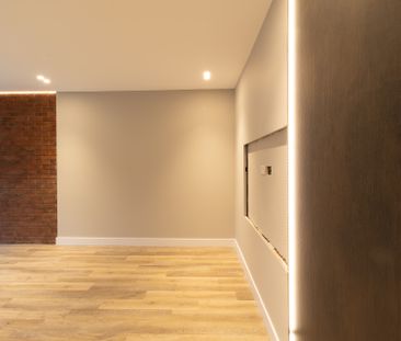 Stunning Recently Converted Ground Floor Maisonette with Smart Home... - Photo 3