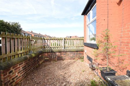 10, Woodville Grove, Horsforth, Leeds, LS18 5BX - Photo 4