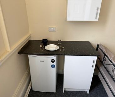Room in a Shared House, Albert Road, B6 - Photo 6