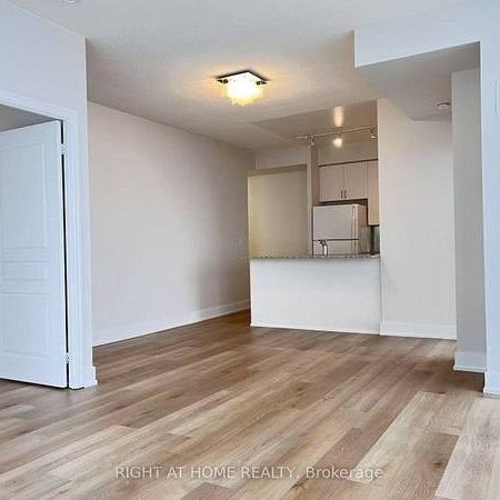 Burnhamthorpe/Duke Of York-New Paint Open Concept 2Bd+Den, P &Locker - Photo 1