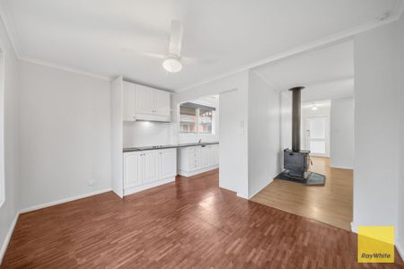 Spacious Family Home in Rockbank - Photo 5