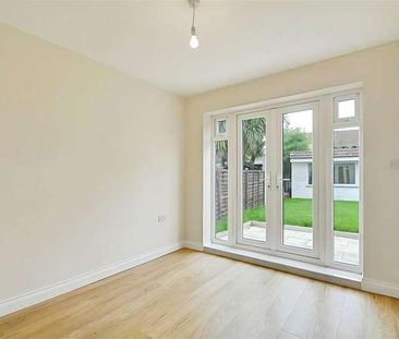 Crowther Avenue, Brentford, TW8 - Photo 2