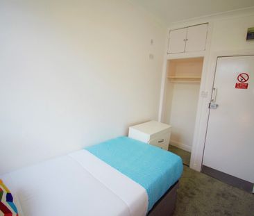 Room in a Shared House, Devonport Road, W12 - Photo 1