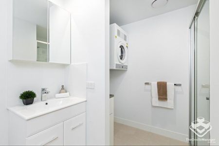 Unit in great condition with a balcony - Photo 3