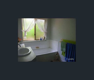 Family Home Opposite Ashgrove Golf Course - Photo 3