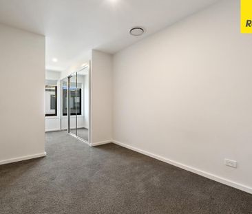 Stylish Townhouse in Prime Bruce Location - Photo 3