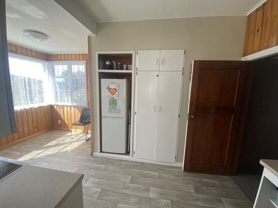 Bright 2-Bedroom Home in Wakari - Photo 1