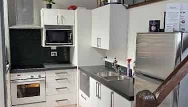 Warehouse Precinct Living: Modern 3-Bedroom Apart - Photo 1