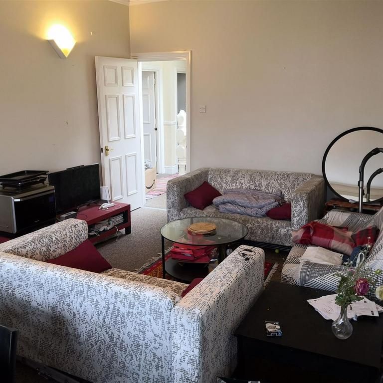 3 bedroom flat to rent - Photo 1