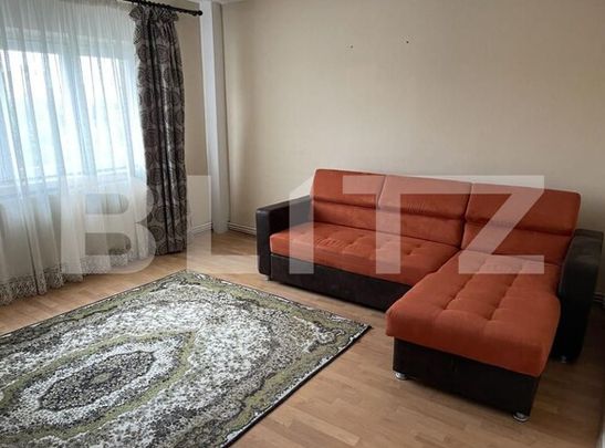 Apartament cu 3 camere, AC, centrală termică, decomandat, 80 mp, Lăpuș - Photo 1