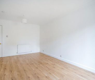 2 bedroom end of terrace house to rent - Photo 2