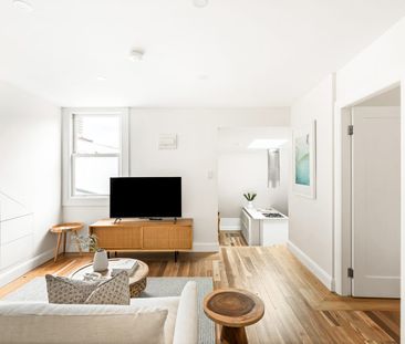 Split level loft-style retreat in boutique terrace conversion - Photo 2