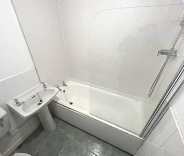 Price £450 pcm - Available Now - Unfurnished - Photo 4