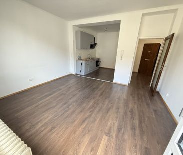 Helle 2-Zi-Wohnung mit Balkon, Einbauküche & Aufzug in 1150 Wien – ... - Foto 1