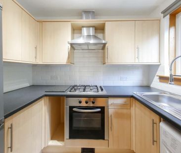 2 bedroom semi-detached house to rent - Photo 6