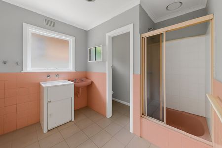 Freshly Updated Unit in Essendon - Photo 3