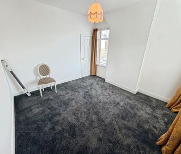 3 bedroom end of terrace house to rent - Photo 2