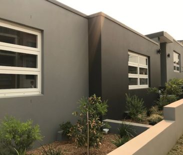 Available 27 November - Photo 2