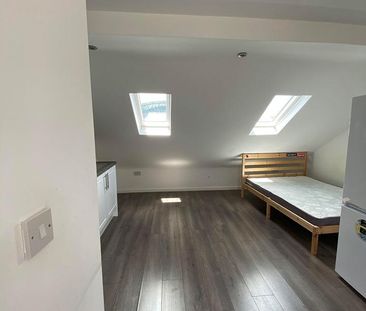 Studio to rent - Photo 2