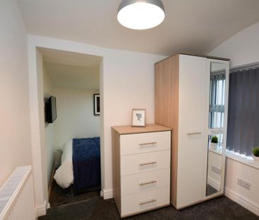 1 bedroom in a house share to rent - Photo 2